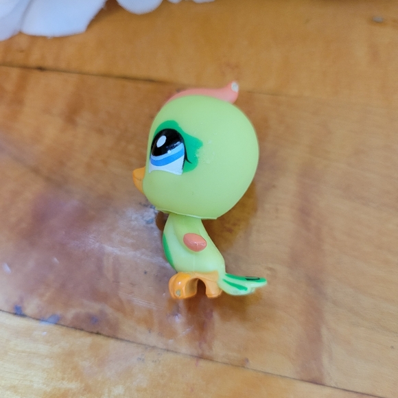 Littlest Pet Shop LPS #1824 Parakeet Bird Green Blue Eyes 2004 - Picture 9 of 12